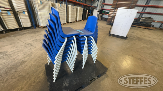 (14) Plastic Chairs